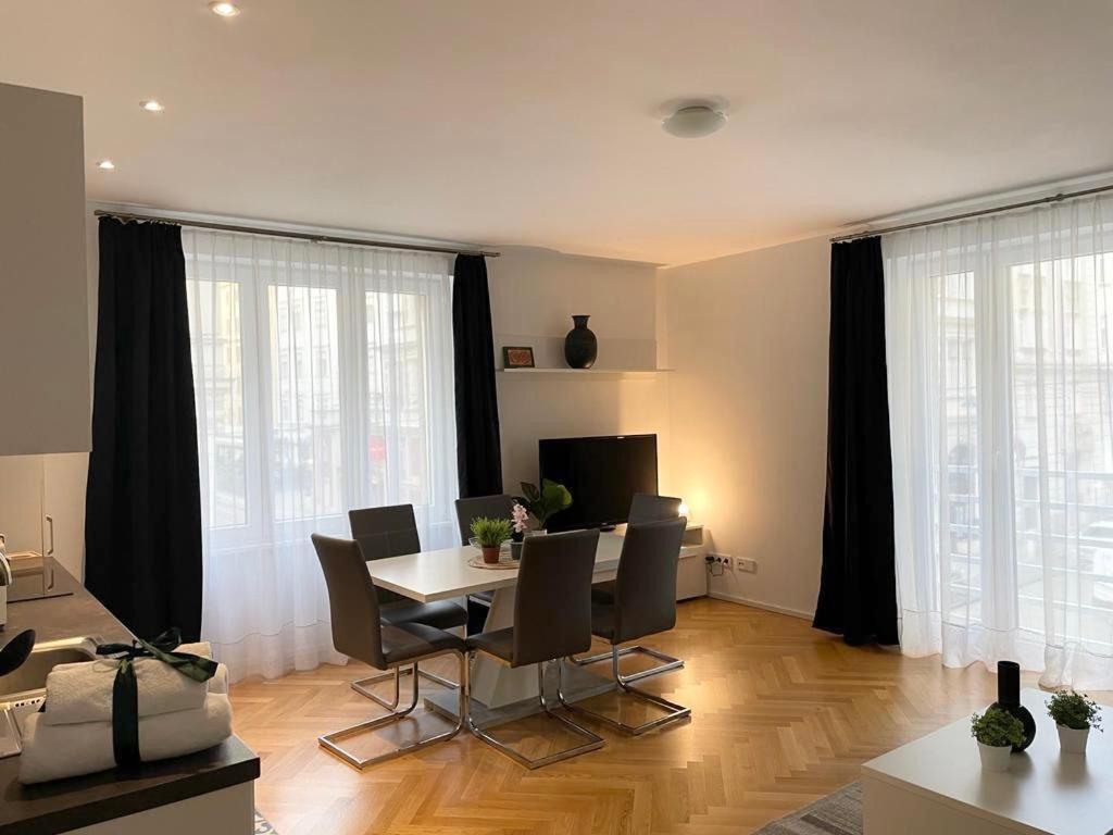 1St City La Opera Suites Vienna Luaran gambar