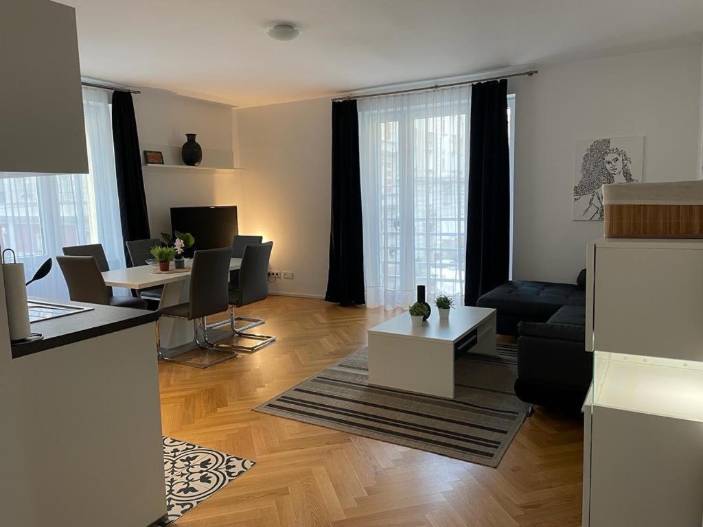 1St City La Opera Suites Vienna Luaran gambar