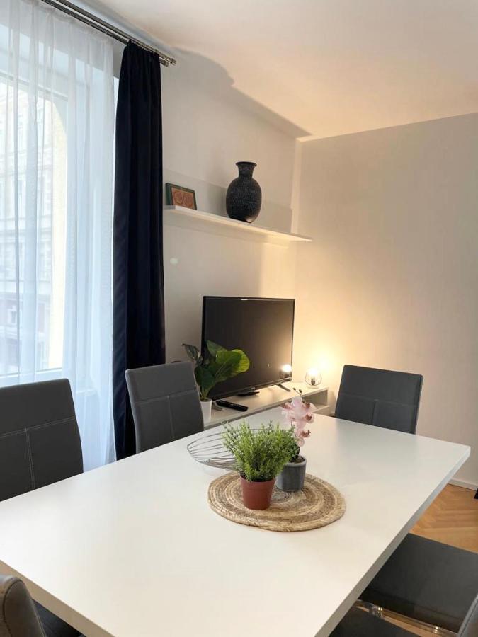 1St City La Opera Suites Vienna Luaran gambar